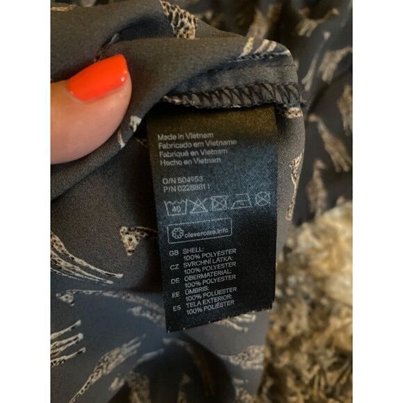 H&M women's sheer giraffe printed v-neck short sleeve loose blouse size 8 - Picture 8 of 8